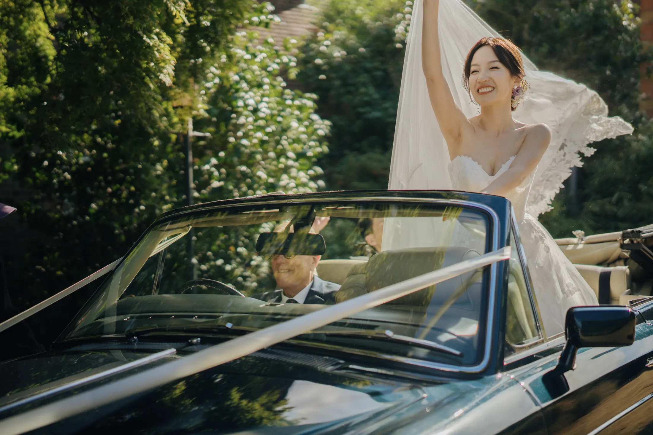 Newlywed portraits in Barnatt Hill